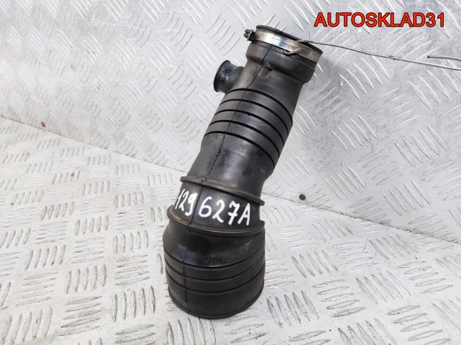 Патрубок воздушного фильтра Audi A4 B5 4B0129627A