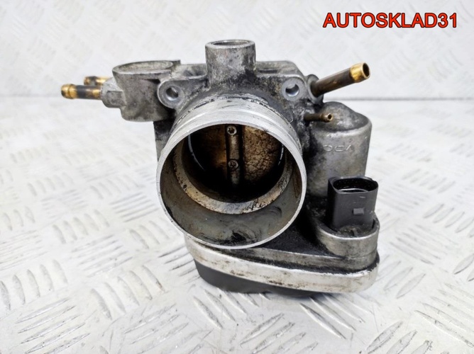 Заслонка дроссельная VW Passat B5+ 06B133062L