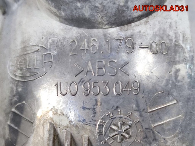 Указатель поворота Дефект Skoda Octavia 1U0953050