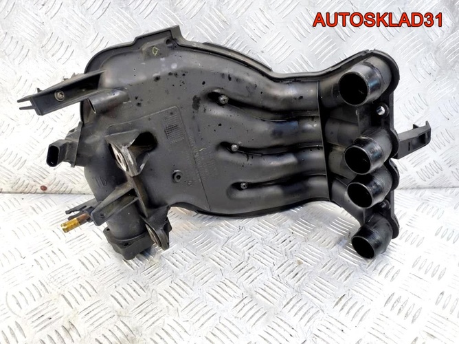 Коллектор впускной VW Touran 2,0 BSX 06A133203BN