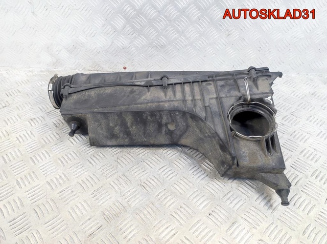 Корпус воздушного фильтра Mercedes W203 1110940204