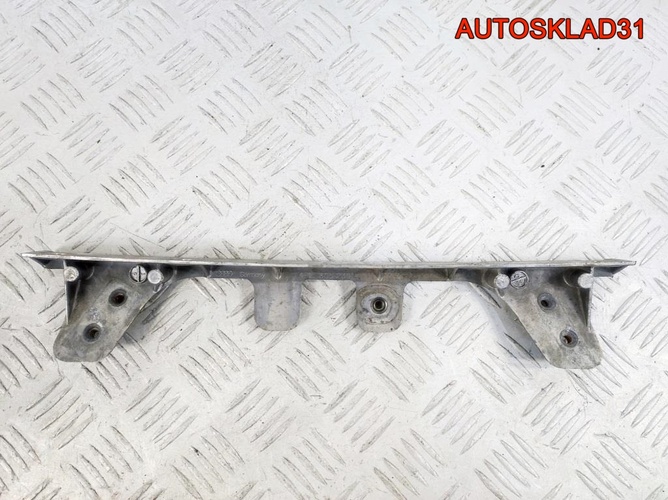 Кронштейн радиатора Audi A8 D3 4E1805239B