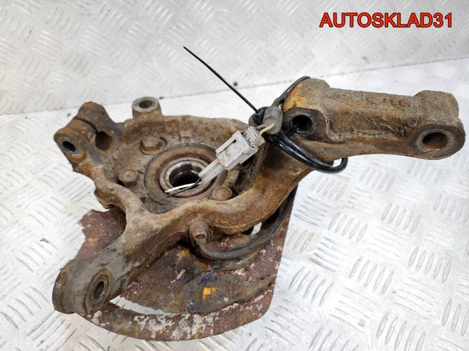 Кулак поворотный передний правый Nissan Qashqai 1