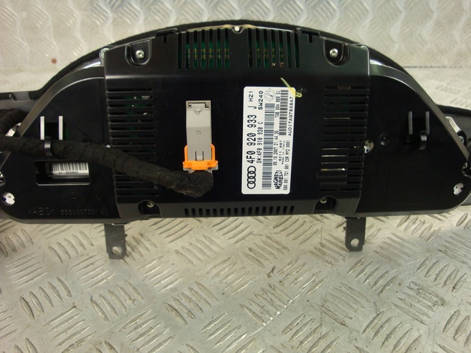 Панель приборов Audi A6 (C6,4F) 04-114F 4F0920933J