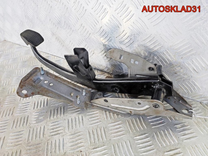 Педаль тормоза МКПП Ford Focus 2 4M512467AR