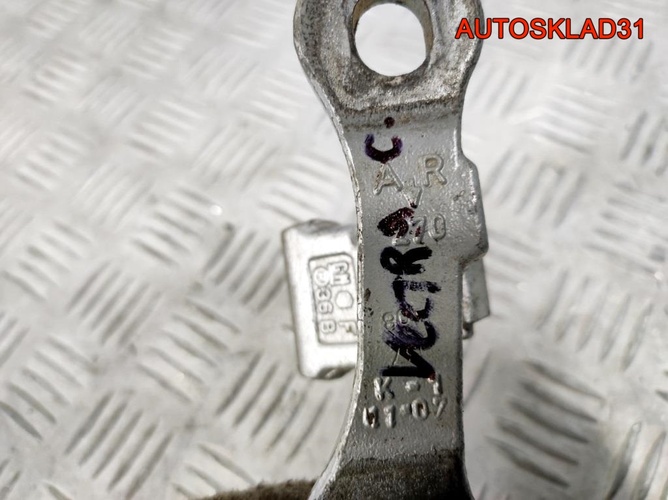Петля двери передней правой нижняя Opel Vectra C