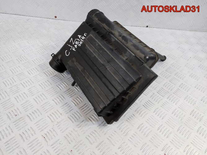  Корпус воздушного фильтра Skoda Fabia 04E129611H