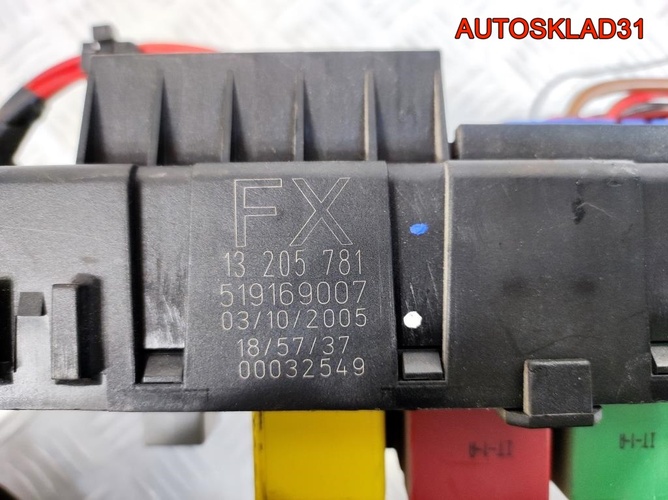 Блок предохранителей Opel Vectra C 460023260