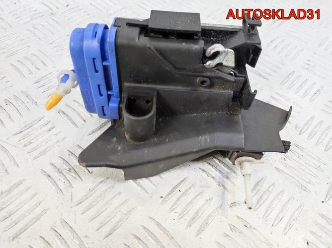 Замок двери задней левой Audi A4 B5 8D0839015A