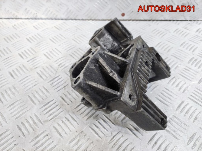 Кронштейн двигателя Renault Master 2 7700312867