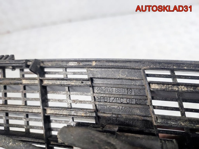 Решетка в капот Mercedes Benz W203 A2038801905