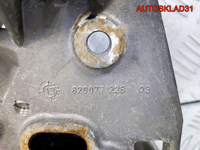 Кронштейн форсунки K9K Renault Megane 3 8200771226