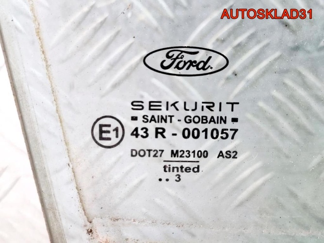 Стекло двери передней правой Ford Focus 1 1088904