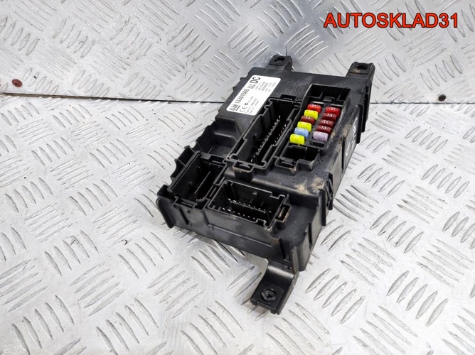 Блок предохранителей салона Opel Corsa D 13301560
