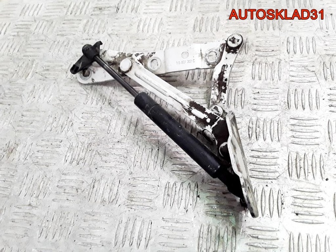 Петля крышки багажника правая Volkswagen Vento