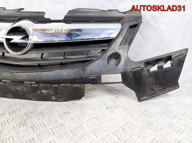 Решетка радиатора Opel Corsa D 13179940