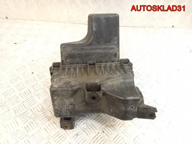 Корпус воздушного фильтра Mitsubishi Colt MN130286