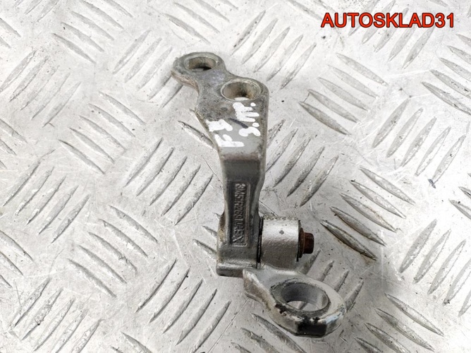Петля двери задней правой нижняя Ford Focus 2