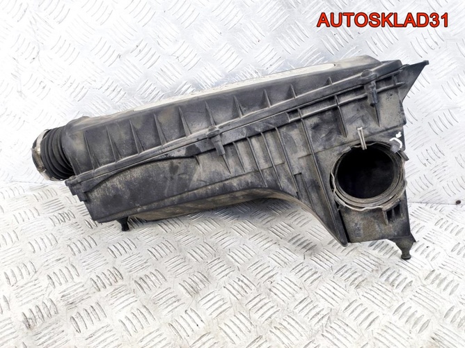 Корпус воздушного фильтра Mercedes W203 1110940204