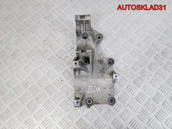 Кронштейн генератора VW Golf 5 2.0 BDK 03G903143A