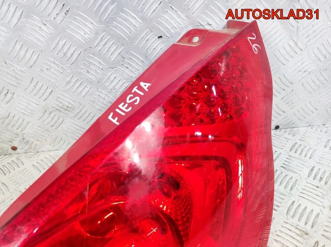 Фонарь задний правый Ford Fiesta 8A6113404AE