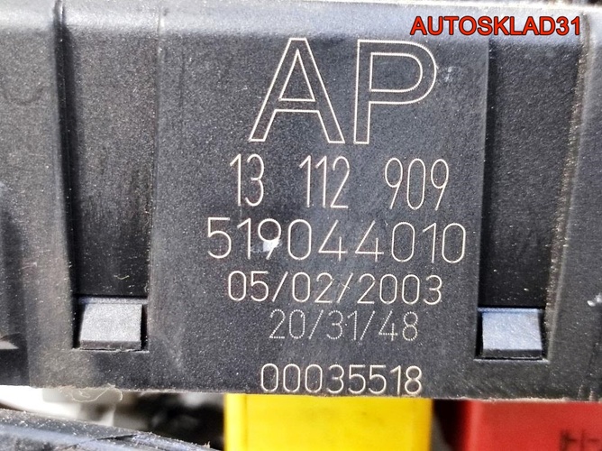 Блок предохранителей Opel Vectra C 13112909