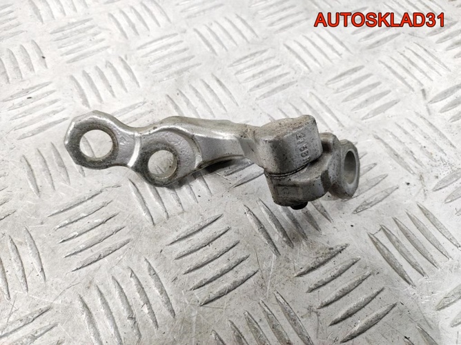 Петля двери задней правой нижняя Ford Focus 2