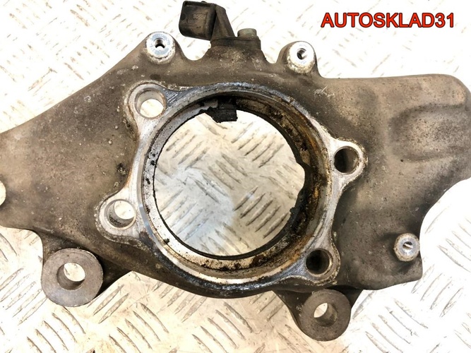 Кулак поворотный перед правый Audi A8 D3 4E0258G