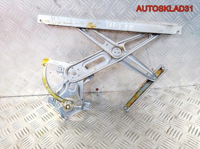 Стеклоподъемник передний правый Toyota Yaris