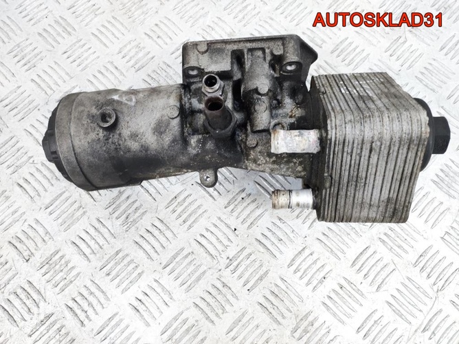 Корпус масляного фильтра VW Passat B6 045115389E