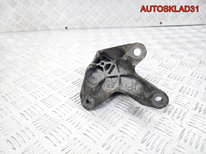 Кронштейн левый МКПП  Ford Focus 1 98AB7M125CG