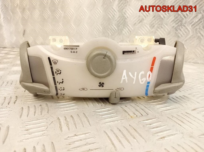 Блок управления отопителем Toyota Aygo 559000H020