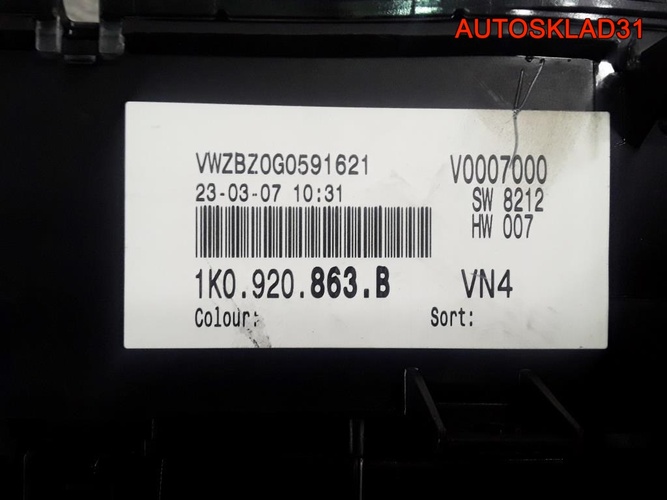 Панель приборов Volkswagen Golf Plus 1K0920863B