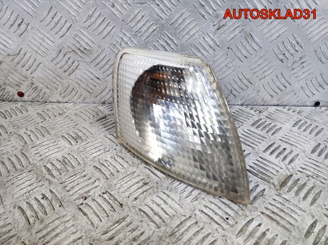 Указатель поворота правый VW Passat B5 3B0953050C