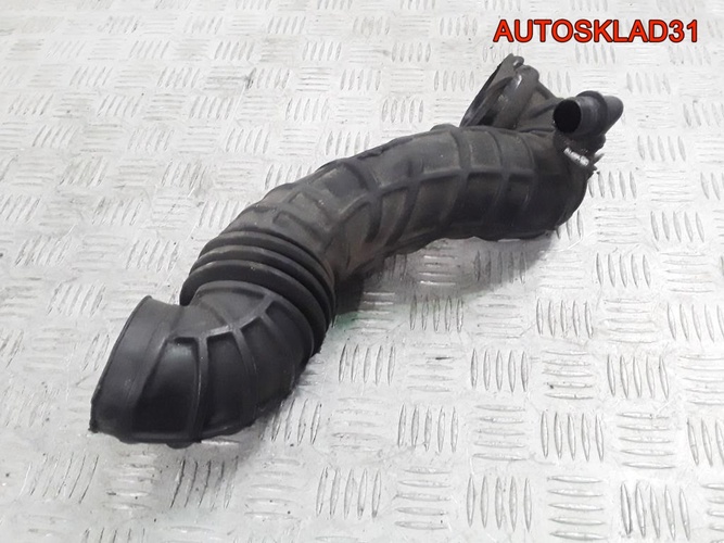 Гофра воздуховода Audi 100 C4 2,5 AAT 4A0145747A