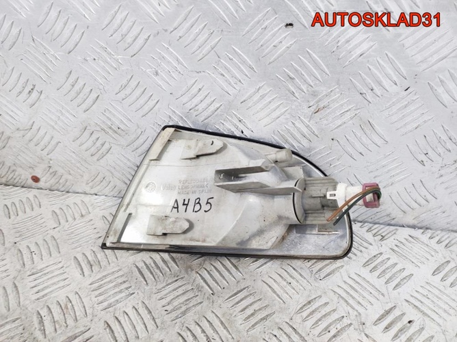 Указатель поворота правый Audi A4 B5