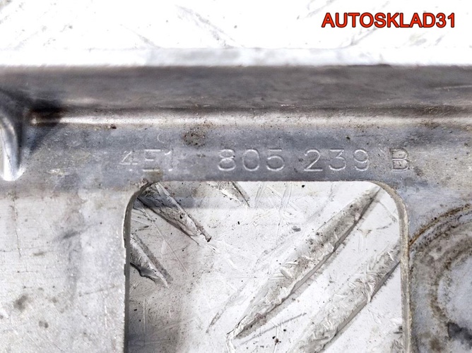 Кронштейн радиатора Audi A8 D3 4E1805239B