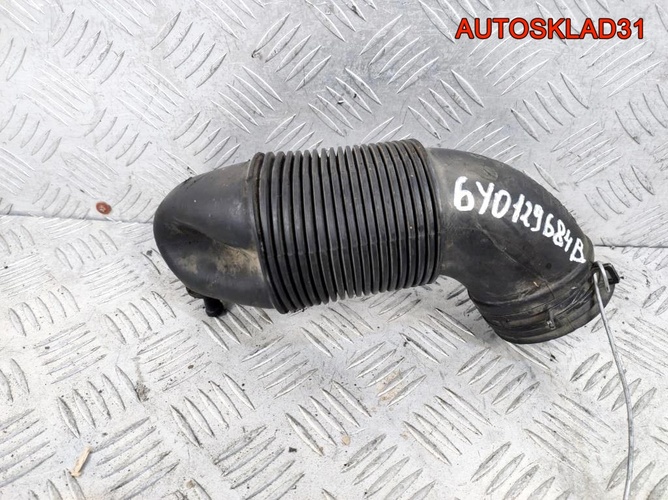 Патрубок воздушного фильтра Skoda Fabia 6Y0129684B