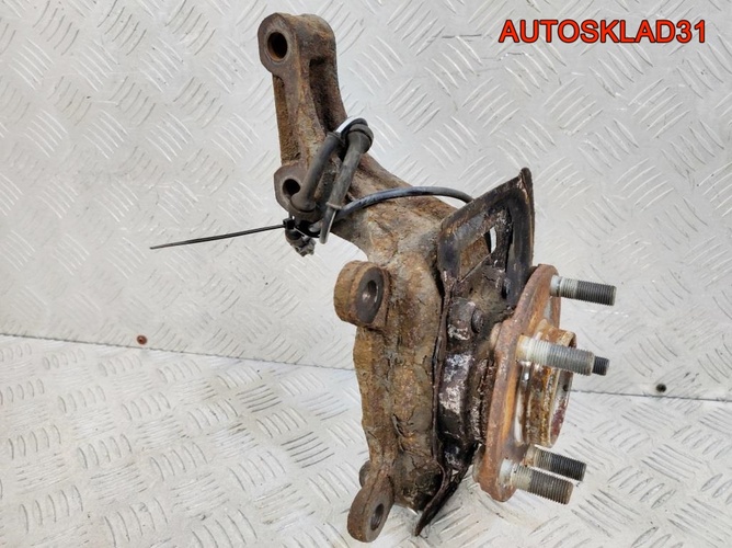 Кулак поворотный передний левый Nissan Qashqai J10