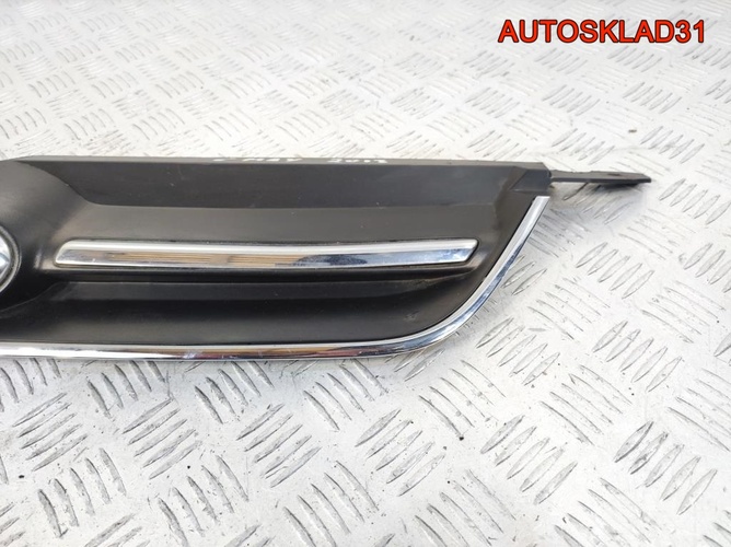 Решетка радиатора Ford C-MAX AM51R8200C