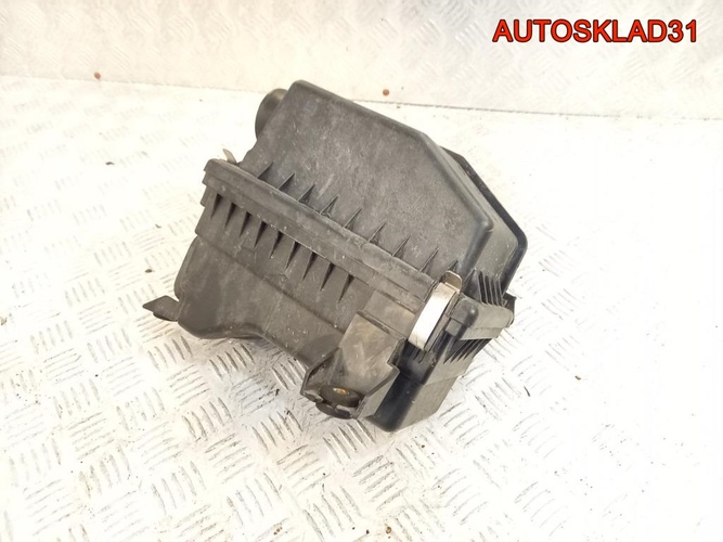 Корпус воздушного фильтра Mitsubishi Colt MN130286