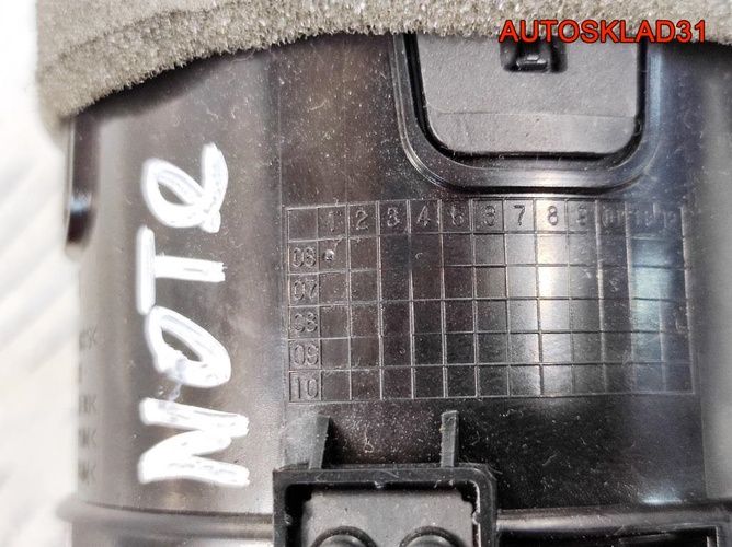 Дефлектор воздушный Nissan Note E11 687609U000