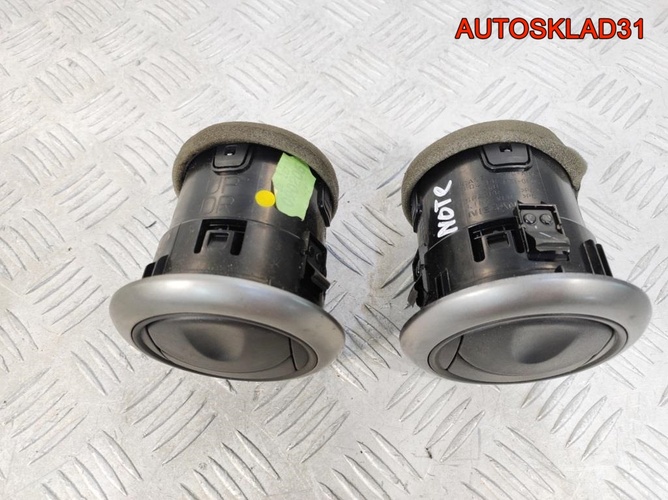 Дефлектор воздушный Nissan Note E11 687609U000