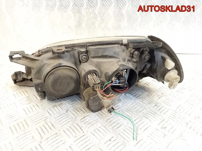 Фара правая Toyota Avensis 1 8113005140  
