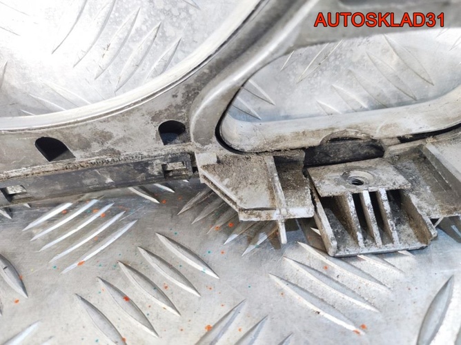 Планка под фару правая Mercedes W210 A2108200412