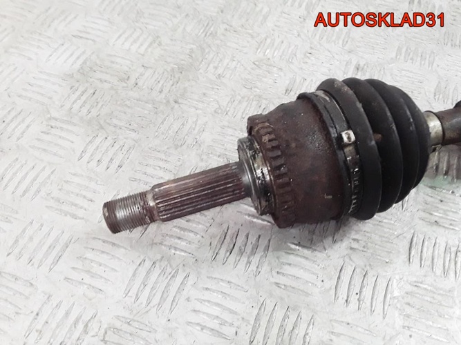 Полуось передняя левая Mitsubishi Carisma MR910297