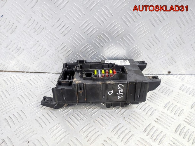 Блок предохранителей салона Opel Corsa D 13301560