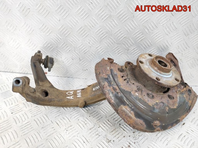 Кулак передний левый VW Passat B5 8D0407257AQ
