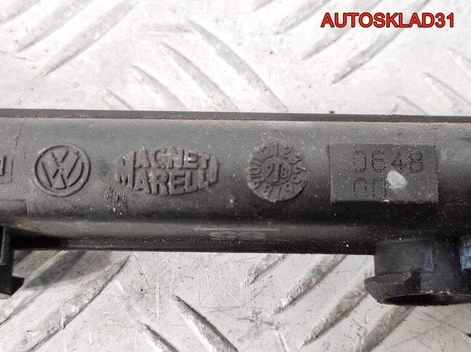 Рейка топливная VW Golf 3 032133319A