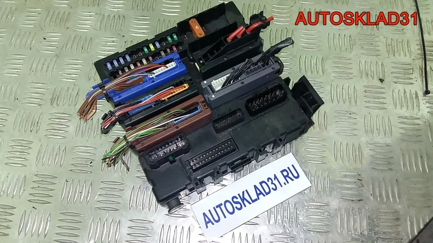 Блок предохранителей Opel Vectra C 13205774